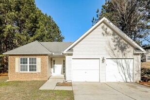 345 Breeze Mdw in Fairburn, GA - Building Photo