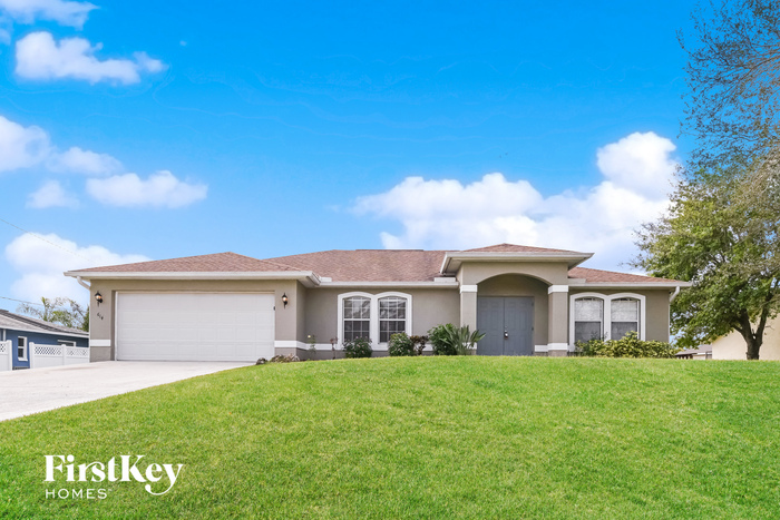 614 SW 22nd Terrace in Cape Coral, FL - Building Photo