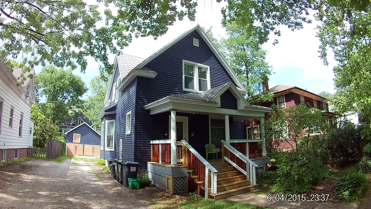 604 W California Ave, Unit 2 in Urbana, IL - Foto de edificio