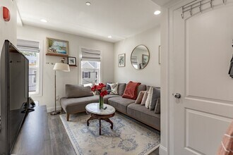 40 Morris St, Unit 2 in Boston, MA - Building Photo - Building Photo