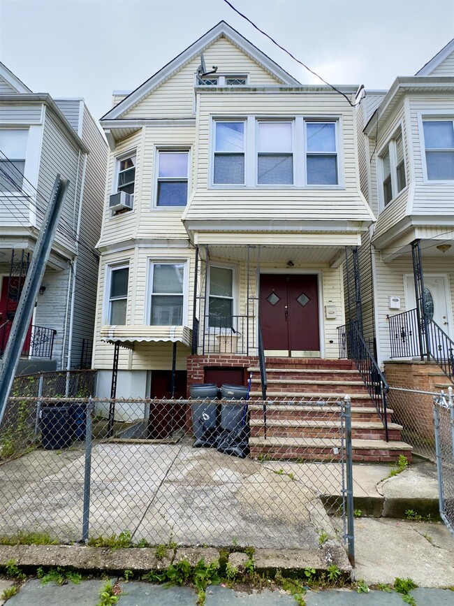 6 Apollo St in Jersey City, NJ - Building Photo - Building Photo