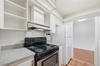 4845 Cedar Springs Rd in Dallas, TX - Foto de edificio - Building Photo