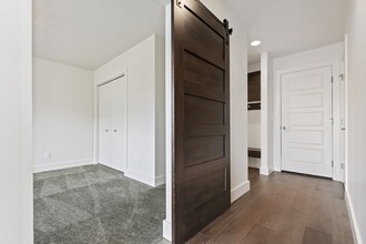 3785 E Parkcenter Blvd in Boise, ID - Building Photo - Building Photo