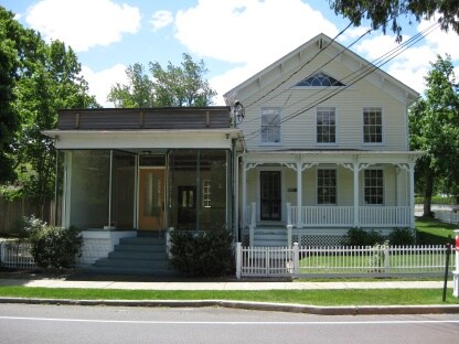 112 Hampton St in Sag Harbor, NY - Building Photo