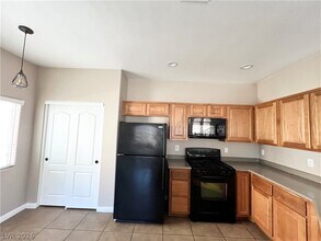 10021 Government Point Way in Las Vegas, NV - Building Photo - Building Photo