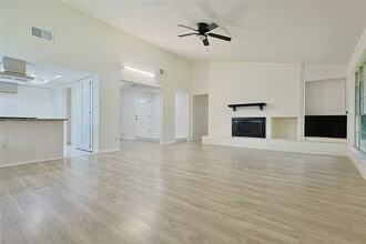 9910 Kent Towne Ln in Sugar Land, TX - Building Photo - Building Photo