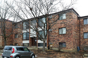 166 Gladstone Dr Apartments