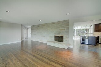 9160 NE 19th St in Clyde Hill, WA - Building Photo - Building Photo