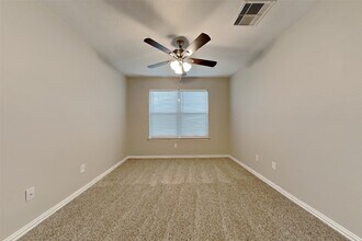 2223 Brown Oak Dr in Conroe, TX - Building Photo - Building Photo