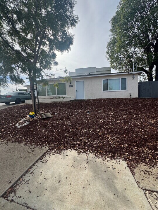 5262 Rincon St in San Diego, CA - Building Photo