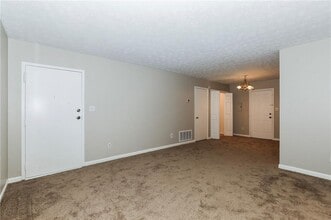 6682 Chupp Rd in Lithonia, GA - Building Photo - Building Photo