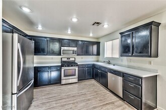 949 Medina De Leon Ave in Henderson, NV - Building Photo - Building Photo