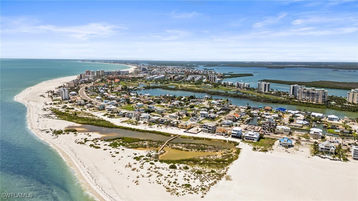 8003 Buccaneer Dr in Fort Myers Beach, FL - Building Photo