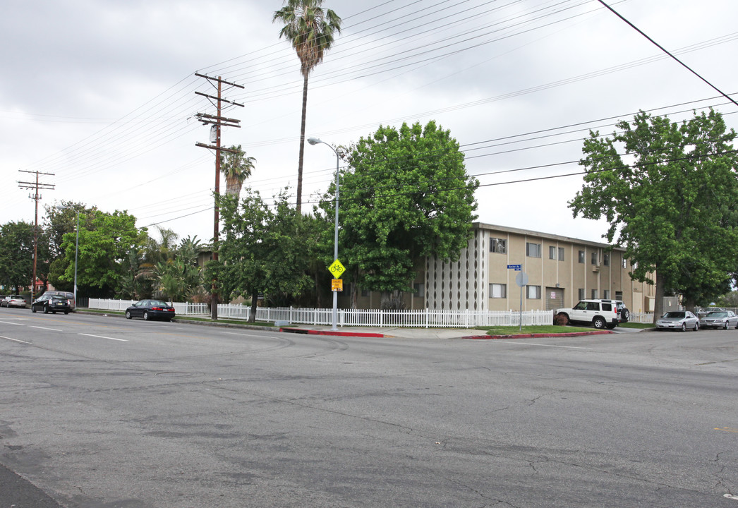 The Cloister Apartments in Van Nuys, CA - Building Photo