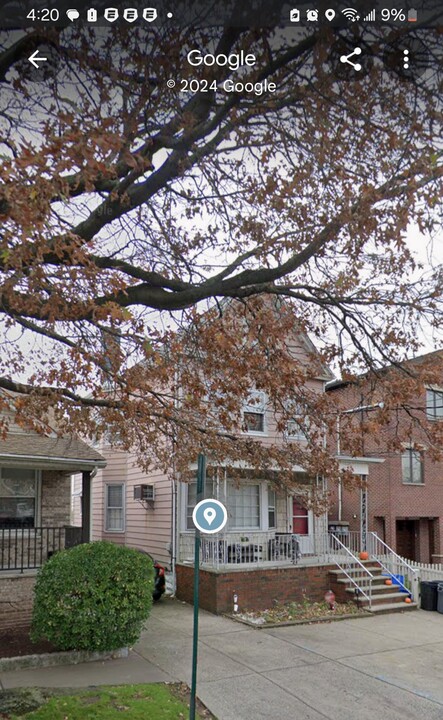 196 W 52nd St in Bayonne, NJ - Building Photo