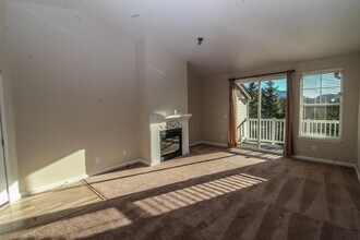 23420 SE Black Nugget Rd, Unit B302 in Issaquah, WA - Foto de edificio - Building Photo