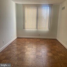 5225 Pooks Hill Rd in Bethesda, MD - Building Photo - Building Photo