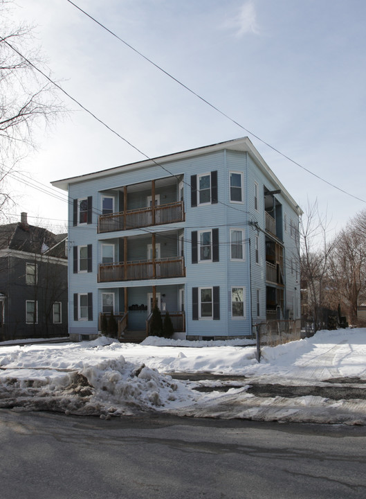 11 Parker St in Pittsfield, MA - Foto de edificio