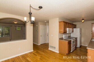 9539 E Iowa Cir in Denver, CO - Building Photo - Building Photo