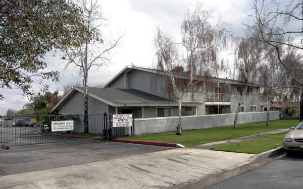 9215 Date Street Apartments in Fontana, CA - Foto de edificio - Building Photo