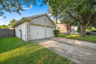 15242 Kingsbridge Way in Houston, TX - Building Photo - Building Photo