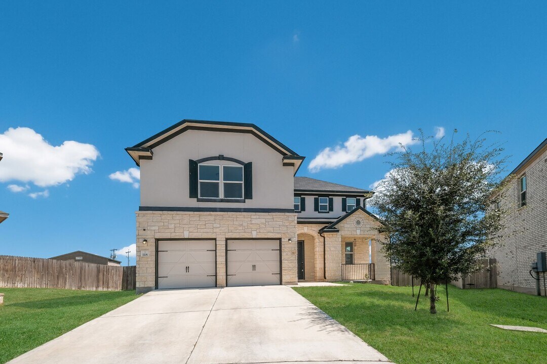 118 Kyle Cove in Universal City, TX - Building Photo