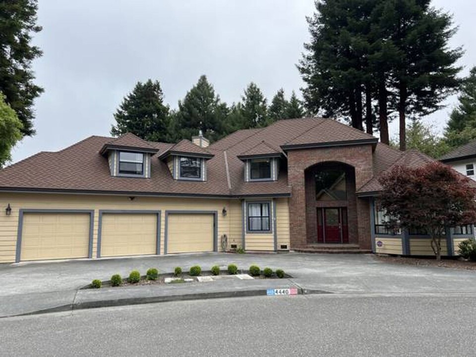 4440 Cedar St in Eureka, CA - Foto de edificio