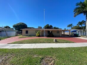 19710 NW 51st Ave, Unit Main House in Miami Gardens, FL - Building Photo - Building Photo