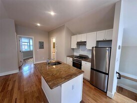 12 Main St in Warwick, NY - Building Photo