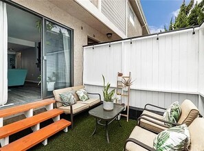 515 Meyer Ln in Redondo Beach, CA - Foto de edificio - Building Photo