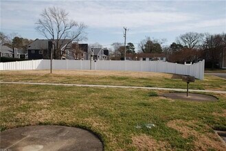 1146 Indian Rd in Virginia Beach, VA - Foto de edificio - Building Photo