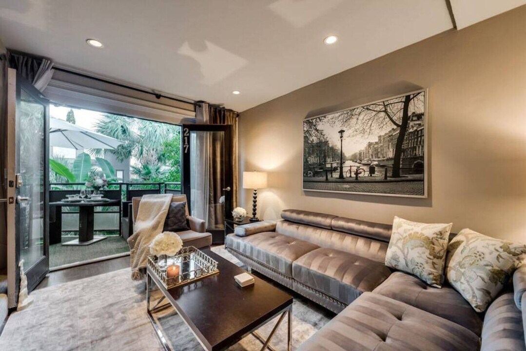 6011 Gaston Ave in Dallas, TX - Building Photo