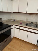 17 Burgundy Hill Ln in Middletown, CT - Building Photo