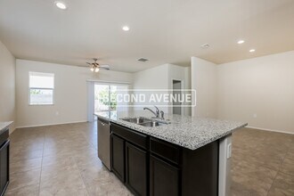 18360 W Artemisa Ave in Surprise, AZ - Foto de edificio - Building Photo