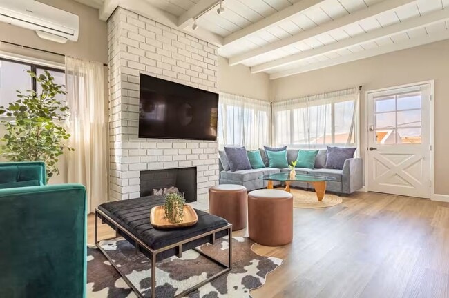 326 Rosecrans Ave in Manhattan Beach, CA - Building Photo - Building Photo