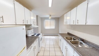 10105-10107 107 Ave in Grande Prairie, AB - Building Photo - Building Photo