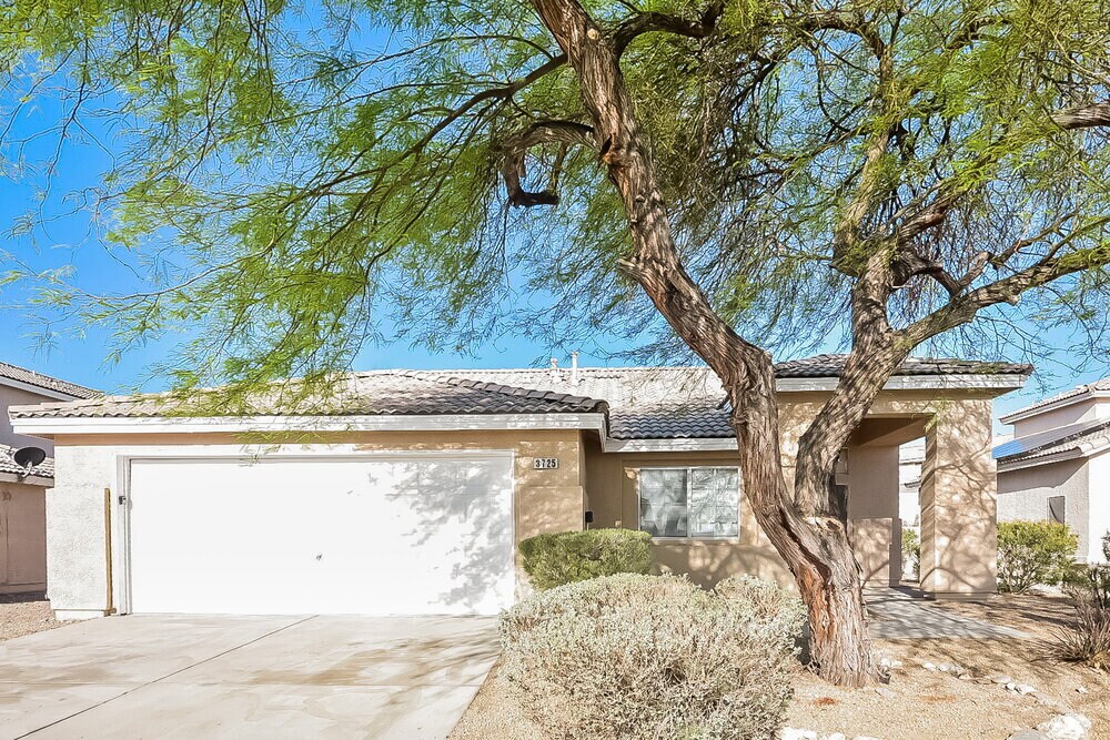 3725 Ferrell St in North Las Vegas, NV - Building Photo