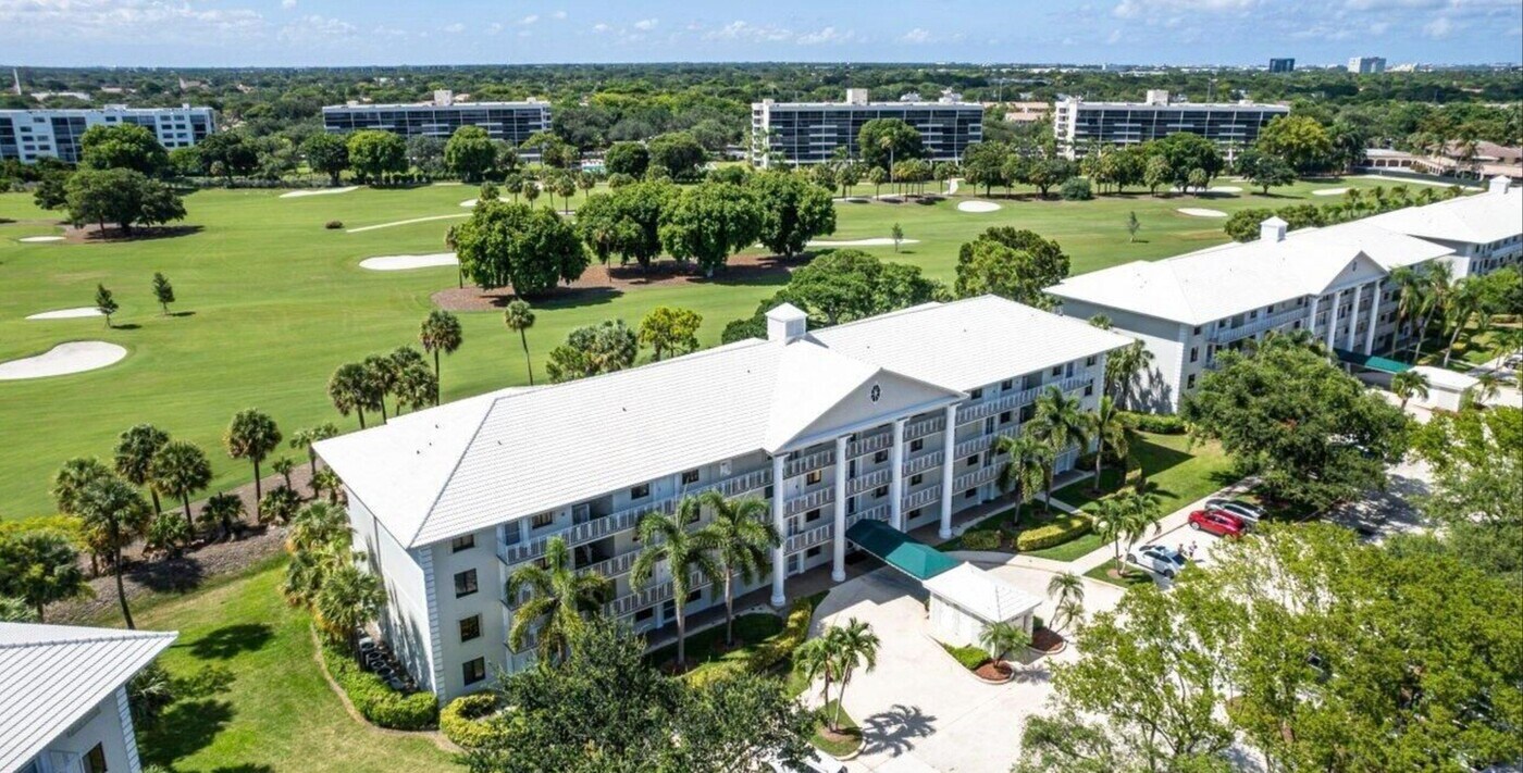 6097 Balboa Cir-Unit -303 in Boca Raton, FL - Building Photo