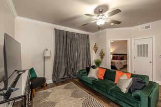 The Pointe at Conway in Conway, AR - Foto de edificio - Interior Photo