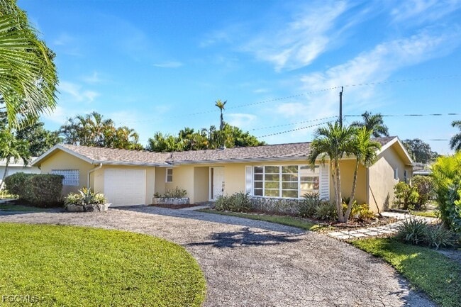5047 Northampton Dr in Ft. Myers, FL - Building Photo - Building Photo