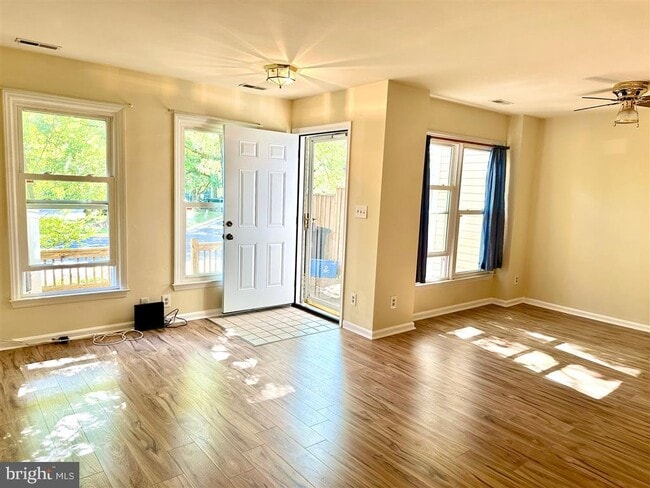 6077 Deer Hill Ct in Centreville, VA - Building Photo - Building Photo