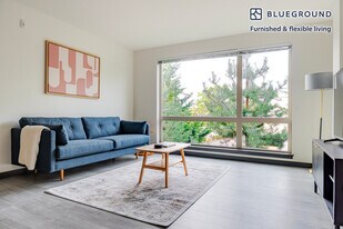 15522 NE 22 Pl in Bellevue, WA - Building Photo