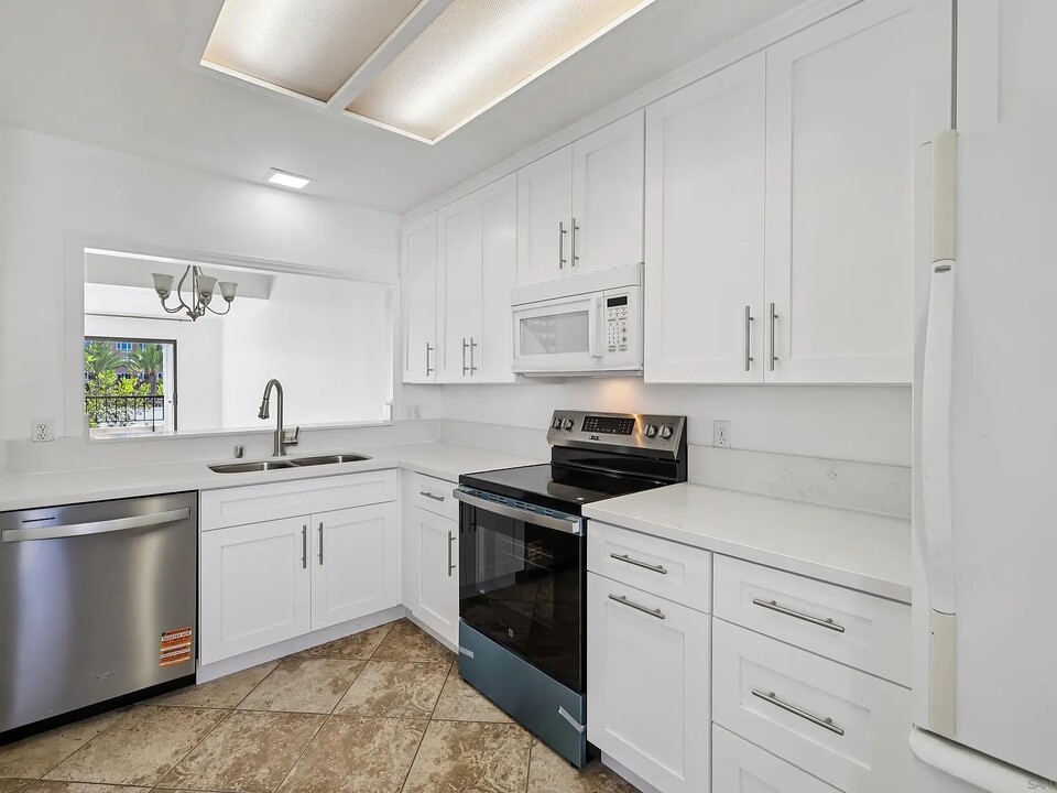 3525 Lebon Dr, Unit 304 in San Diego, CA - Building Photo