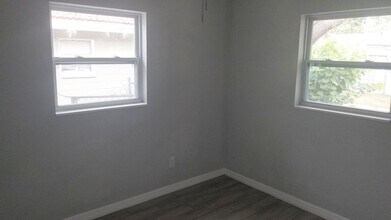 3277 49th Ave N in St. Petersburg, FL - Building Photo - Building Photo