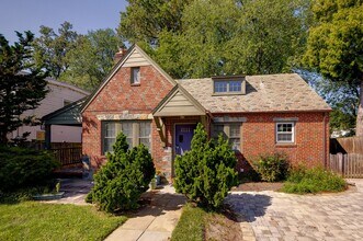 2111 Linden Ln in Silver Spring, MD - Building Photo - Building Photo