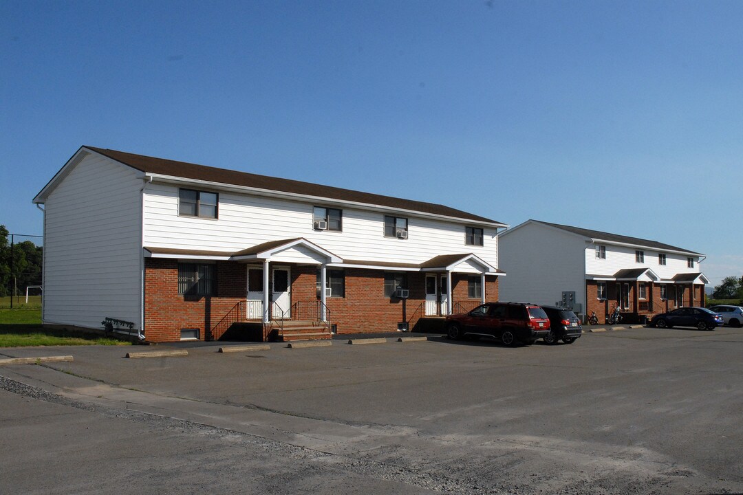 785 Wyoming Ave in Wyoming, PA - Foto de edificio