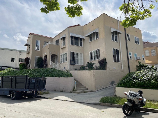 2116 S Palm Grove Ave in Los Angeles, CA - Building Photo