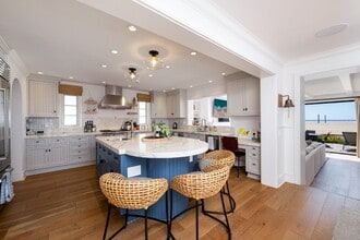 1228 W Oceanfront in Newport Beach, CA - Building Photo - Building Photo