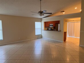 10102 Cedar Dune Dr in Tampa, FL - Building Photo - Building Photo