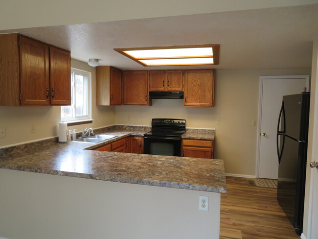 6135 Amber Way in Colorado Springs, CO - Building Photo - Building Photo